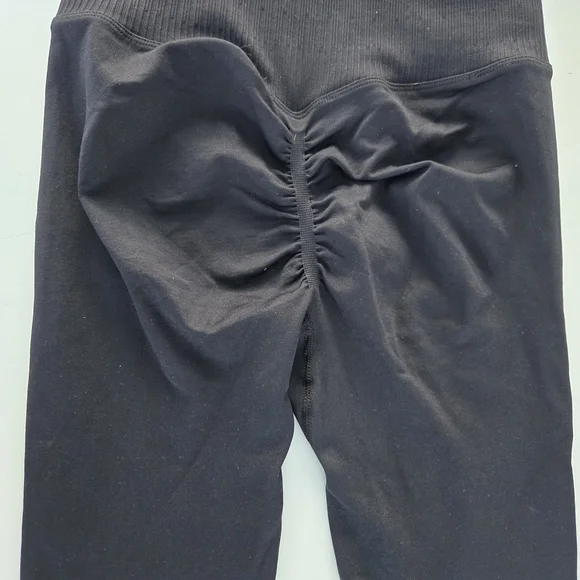 Women's Black leggings and cropped shirt size small - Picture 5 of 11